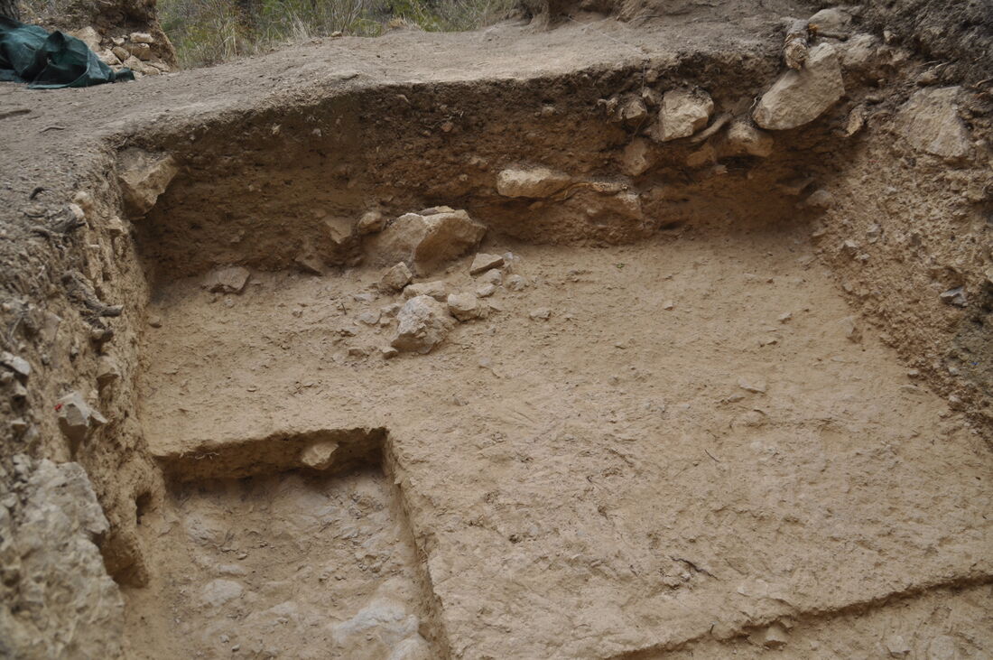 Excavations in the Cova del Trader (Cubelles, Garraf) reveal short-term occupations by Neanderthals