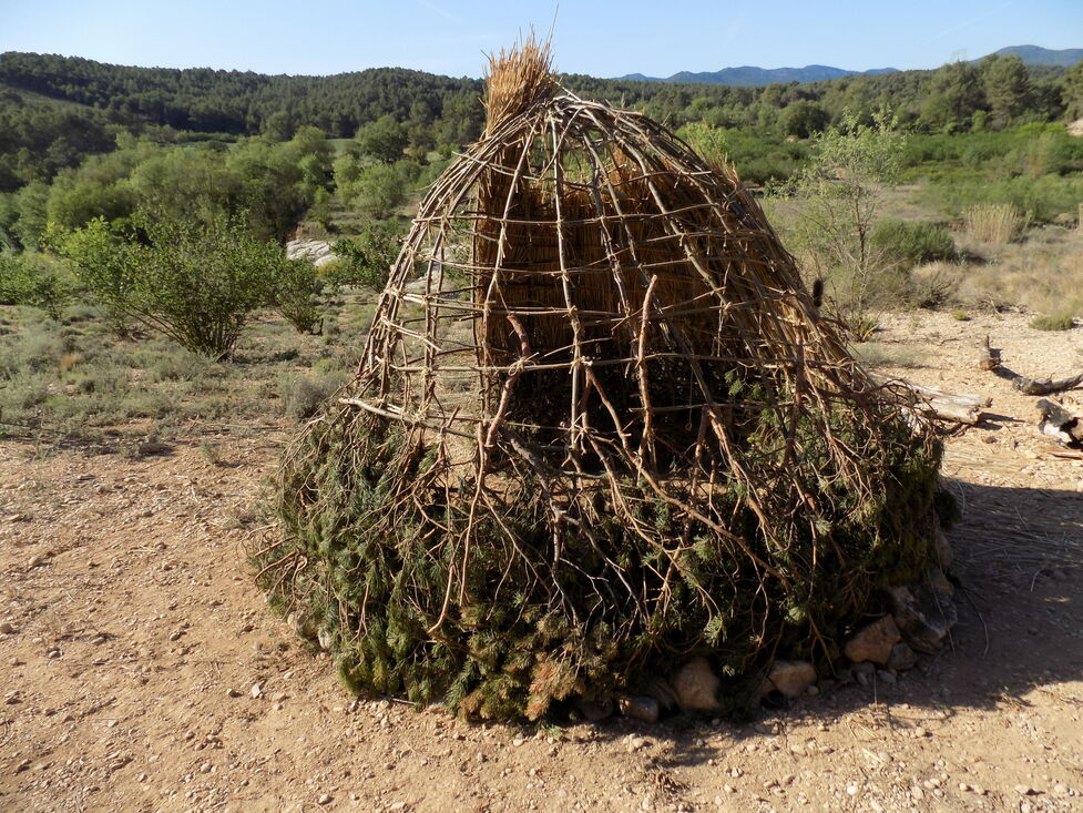 Reconstrueixen experimentalment una cabana de caçadors-recol·lectors de fa 13.000 anys