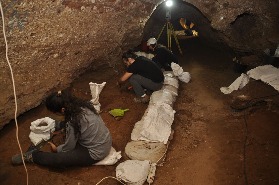Archaeological excavations confirm that the Neanderthals occupied the Simanya cave, in the Natural Park of Sant Llorenç del Munt i l'Obac