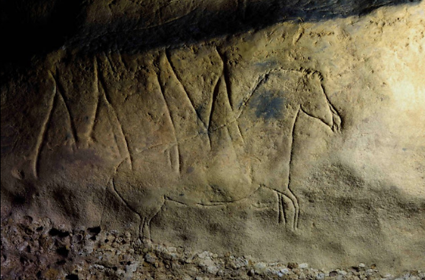 Presentan un documental sobre la muestra de arte más antigua datada en Catalunya, unos grabados descubiertos en 2019 en las cuevas de l'Espluga de Francolí