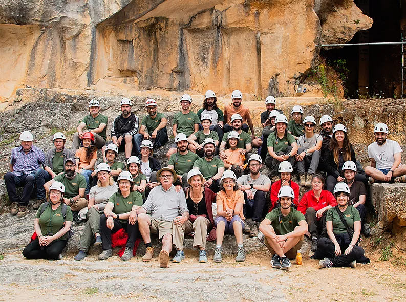 Laia Pallejà, directora del CERCA, visita los yacimientos de la sierra de Atapuerca
