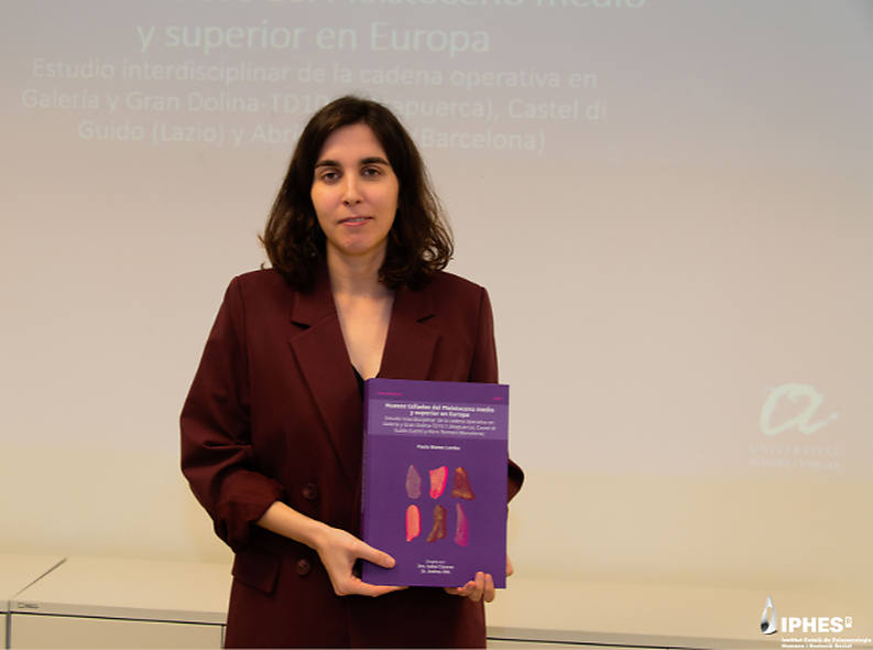 Paula Mateo Lomba defensa la seva Tesi Doctoral &quot;Huesos tallados del Pleistoceno medio y superior en Europa. Estudio interdisciplinar de la cadena operativa en Galería y Gran Dolina-TD10.1 (Atapuerca), Castel diGuido (Lazio) y Abric Romaní (Barcelona)&quot;