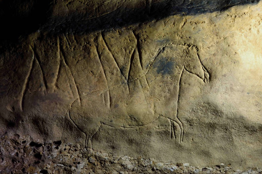 The first Palaeolithic sanctuary of about 15,000 years ago in Catalonia, made up of more than 100 engravings, discovered in the Espluga de Francolí