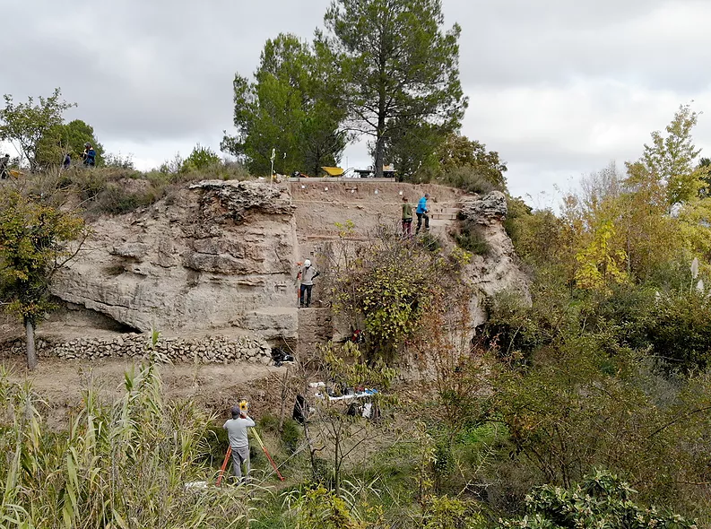 IPHES-CERCA and the Associació Amics de Sant Martí de Tous join forces to advance research and outreach on prehistoric heritage