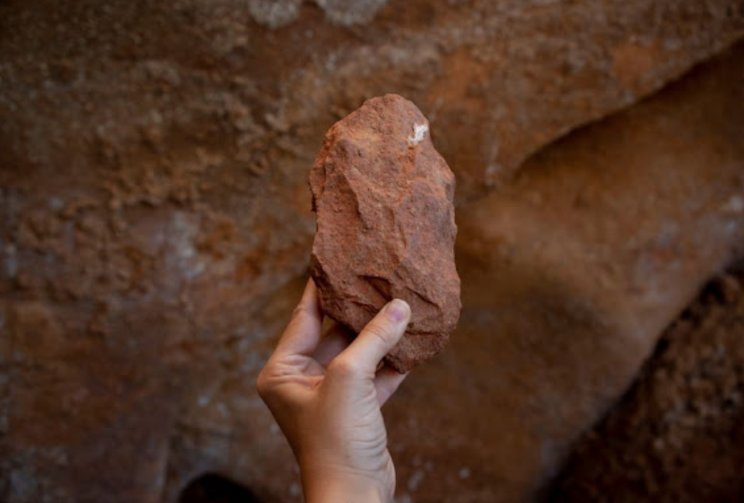Una lasca de hace 1,4 millones de años avala que la ocupación humana de Atapuerca es más antigua de lo que se pensaba
