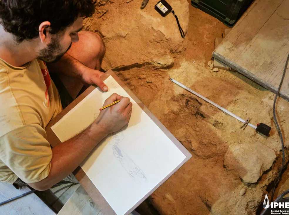 Más allá de la piedra: el Abric Romaní muestra un universo neandertal hecho también de madera